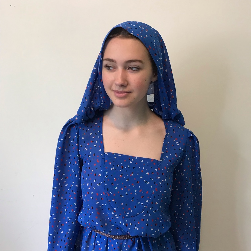 Vintage in like new condition from 80’s! Blue pattern slightly sheer fabric!